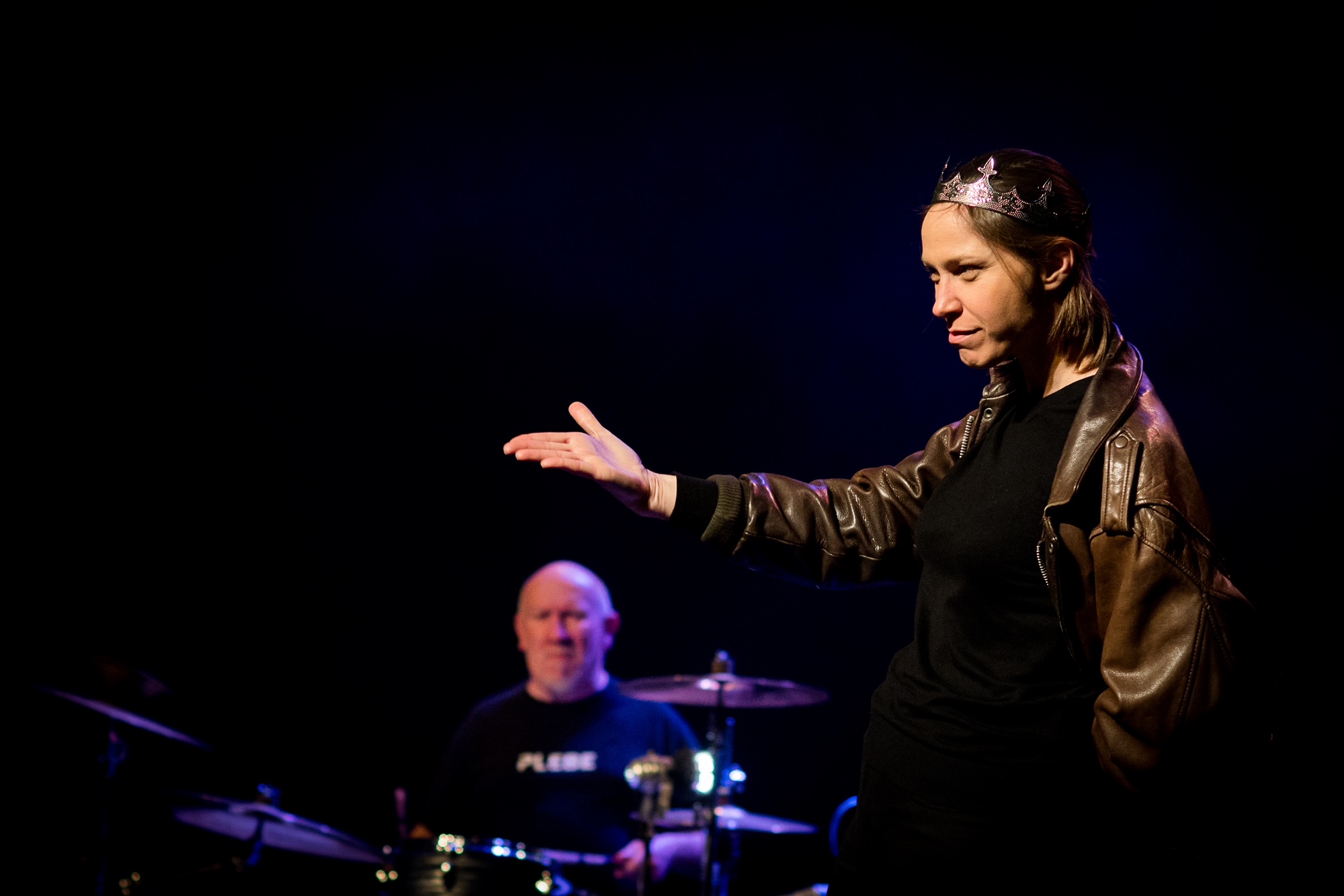 une comédienne et un batteur