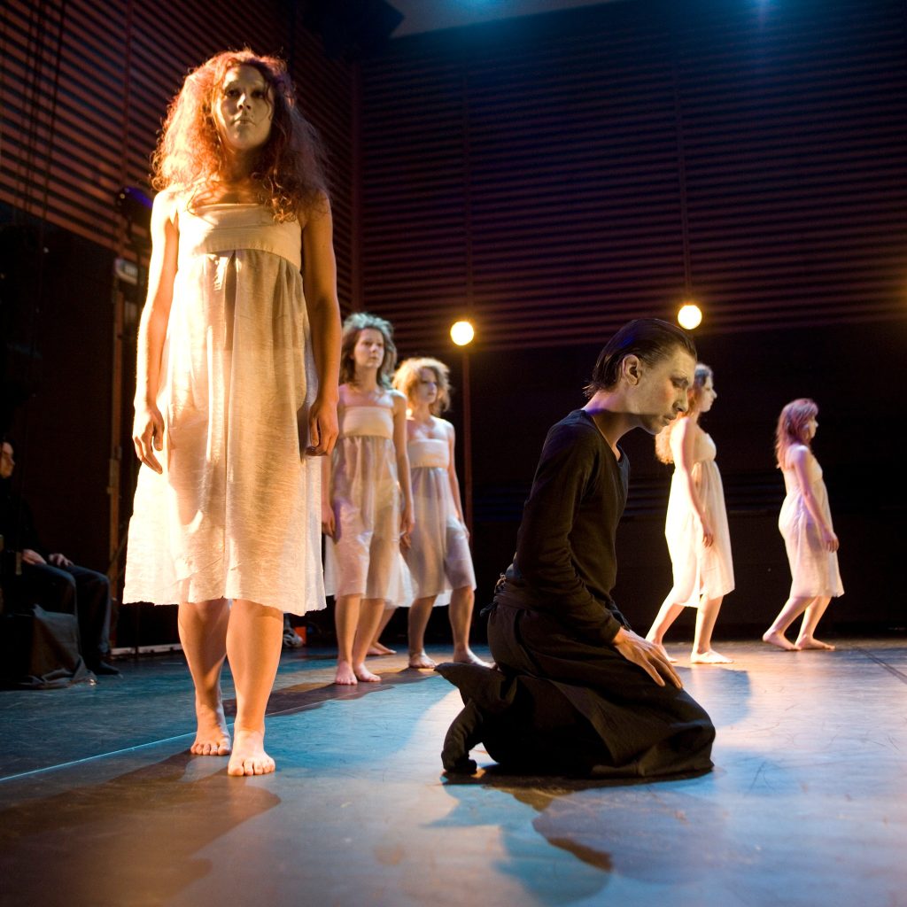spectacle de danse à Bordeaux avec des costumes de Estelle Couturier Chatellain