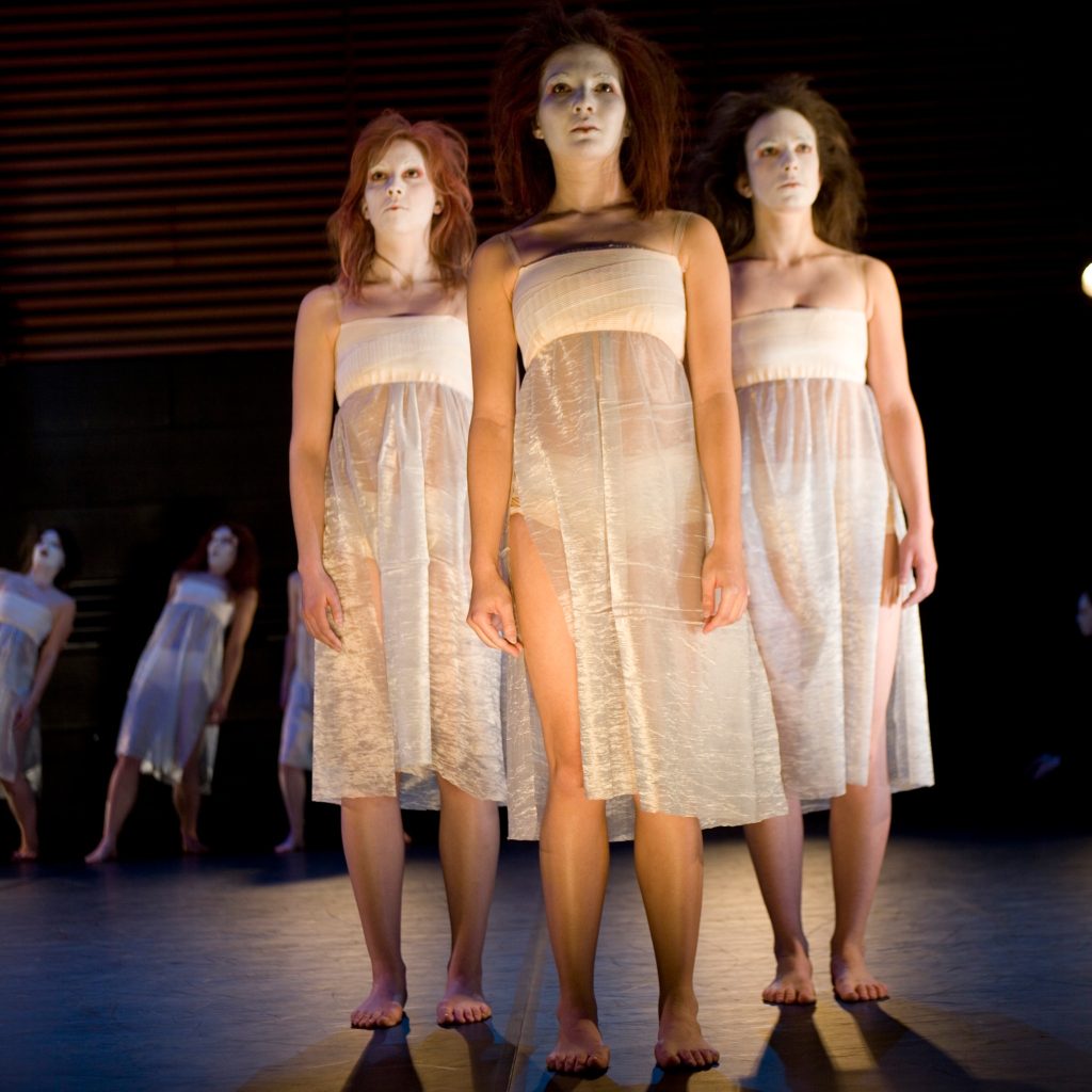 spectacle de danse à Bordeaux avec des costumes de Estelle Couturier Chatellain