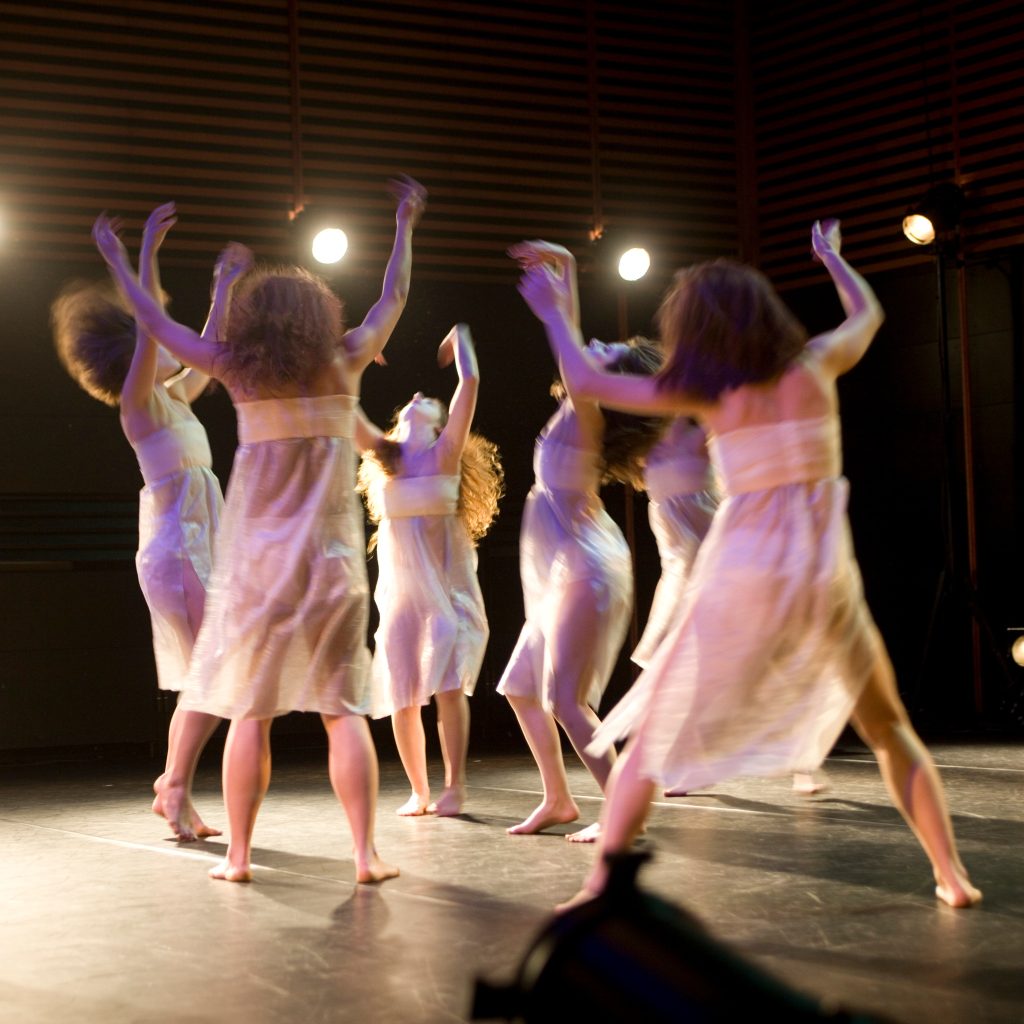 spectacle de danse à Bordeaux avec des costumes de Estelle Couturier Chatellain