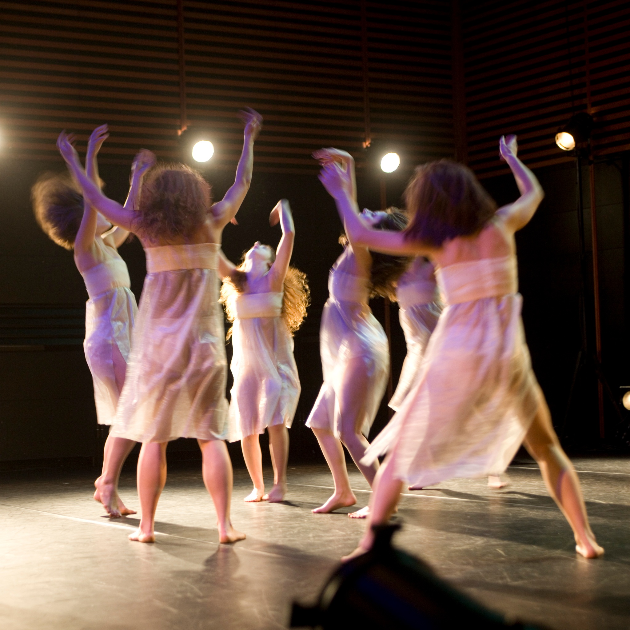 spectacle de danse à Bordeaux avec des costumes de Estelle Couturier Chatellain
