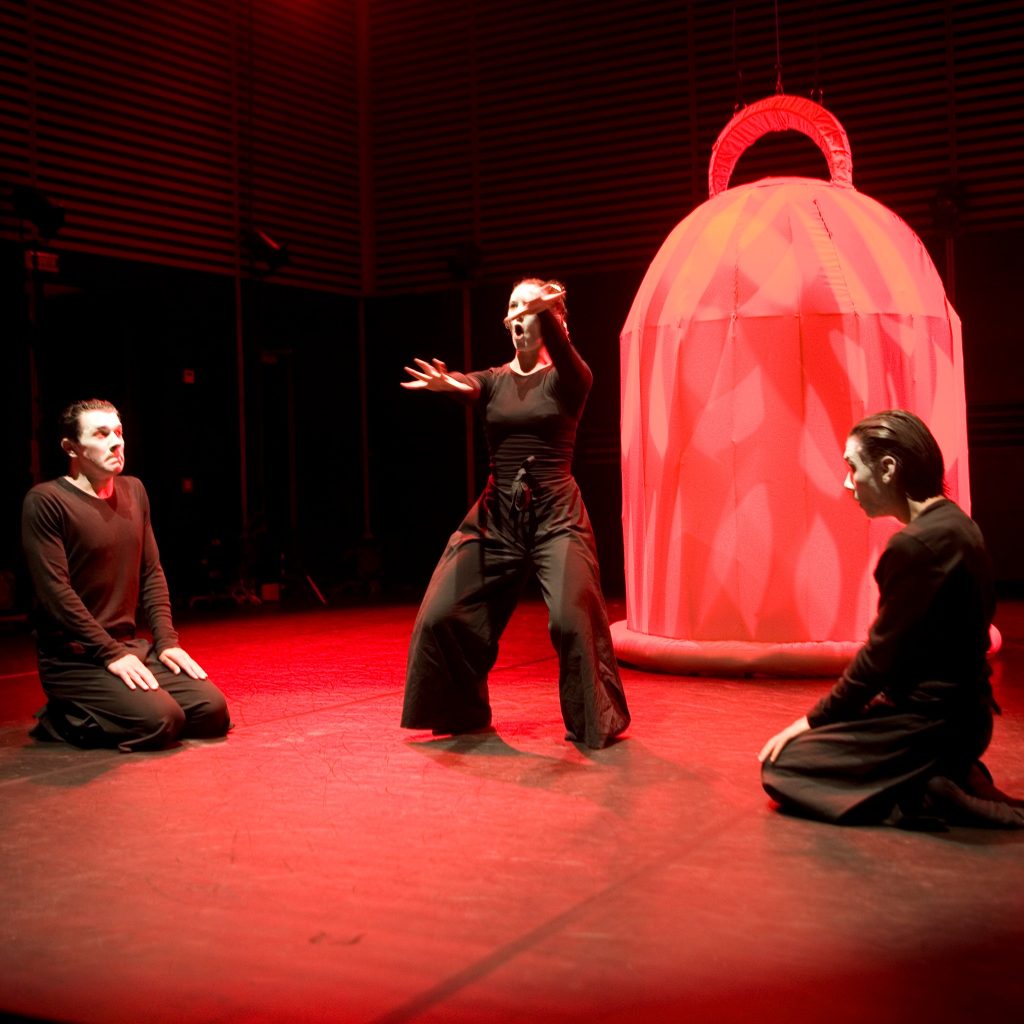 spectacle de danse à Bordeaux avec des costumes de Estelle Couturier Chatellain