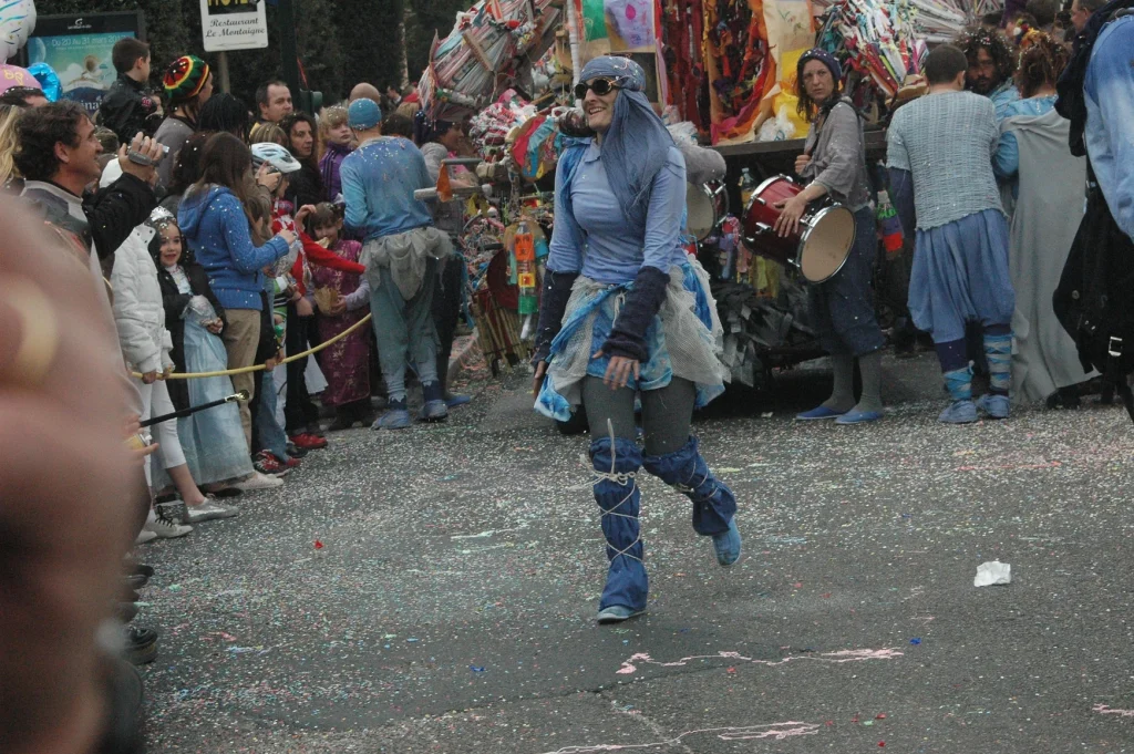 comédienne en costume