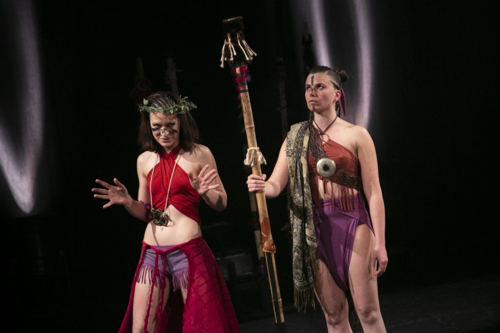 deux comédiennes en costume