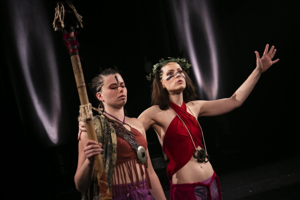 deux comédiennes en costume