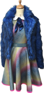 Une robe et un gilet, costume réalisé par Estelle Couturier Chatellain.