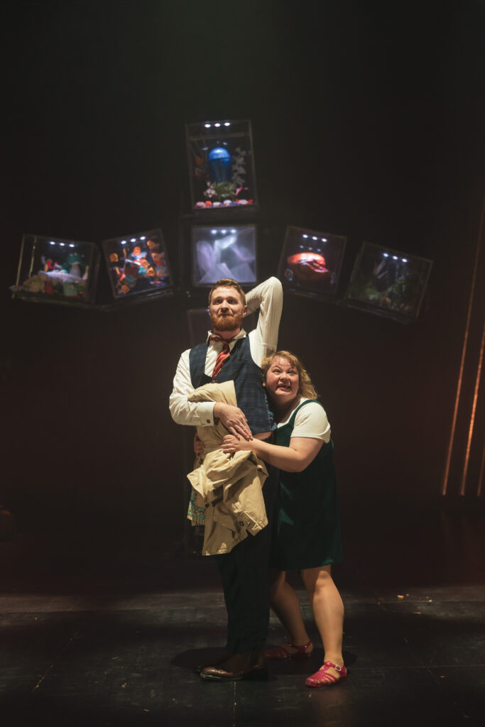 deux comédiens proches avec une création de costume à Bordeaux