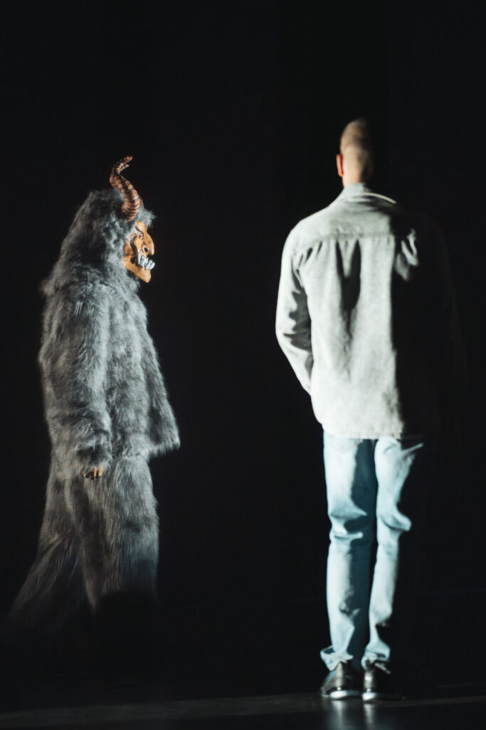 deux comèdiens de dos