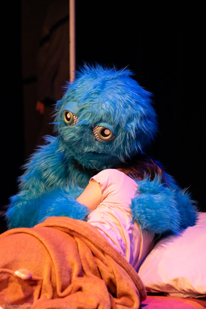 Câlin père peluche enfant costume bleu création costumes théâtre Bordeaux Festival Théâtrerie